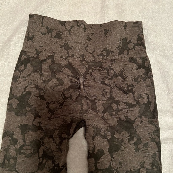 *SOLD* Gymshark Adapt Camo Seamless Leggings - Picture 2 of 5